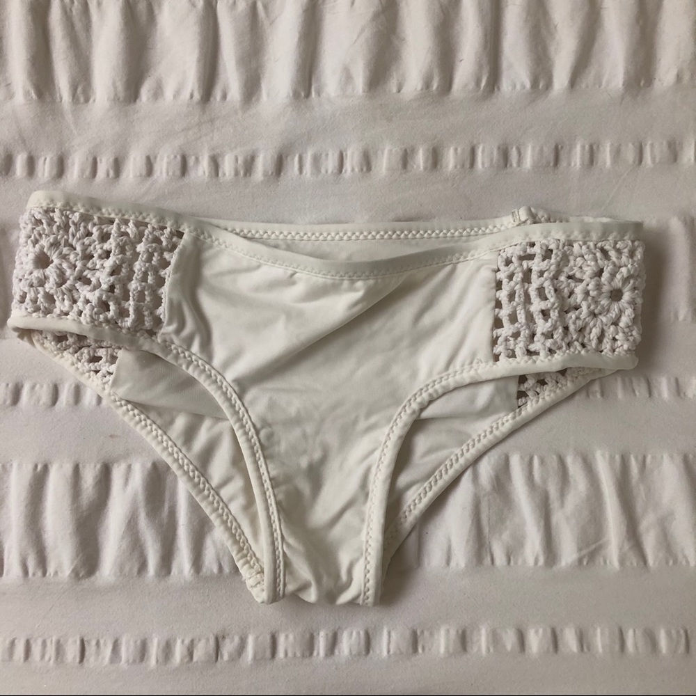 White Crochet Frankie’s Bikinis Bottoms Size M